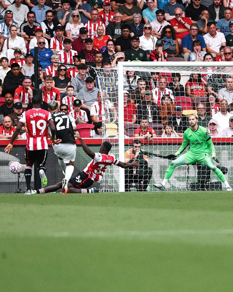 Phong độ Sunderland vs Brentford tương đồng nhau